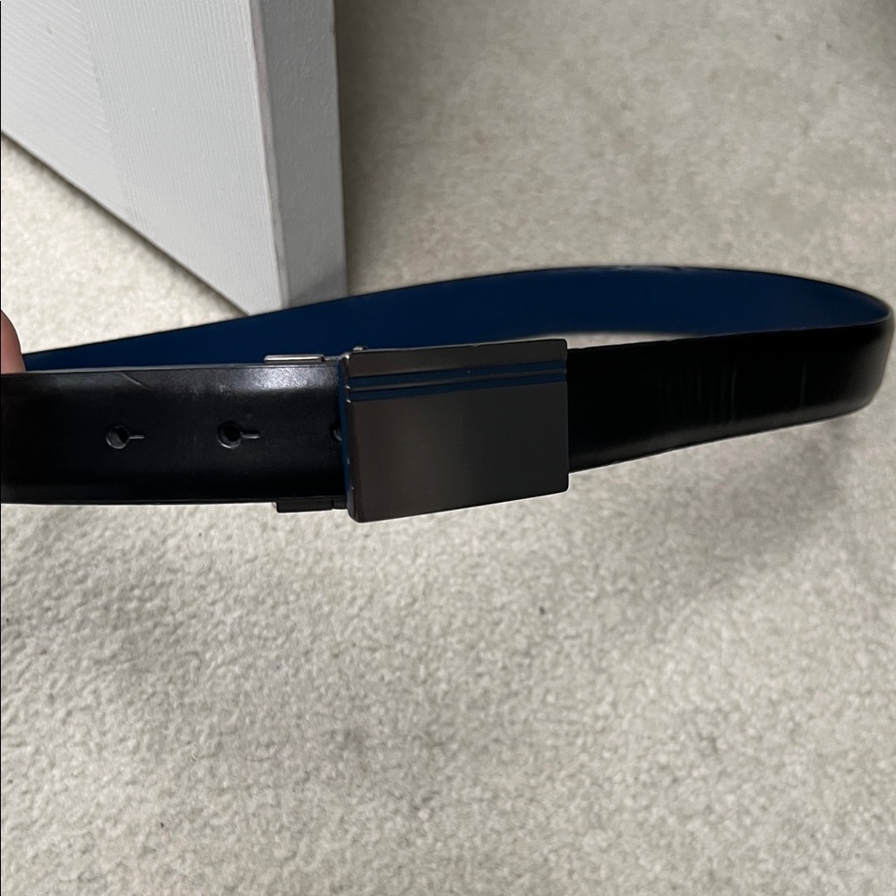 MENS SIZE 36 "Kenneth Cole" Reaction LEATHER Reversible Black and Blue Belt GUC